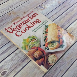 Vintage Cookbook Sunset Menús de cocina vegetariana Recetas Favoritos internacionales 1981 Tapa blanda