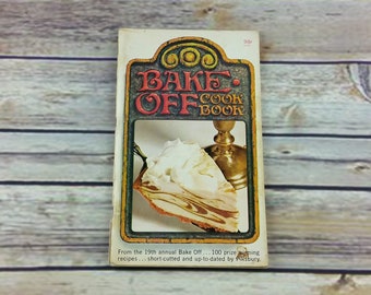Vintage Cookbook Pillsbury Bake Off Cook Book 19th Annual 100 Recipes 1968 Paperback Booklet