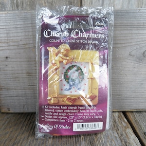 Corona navideña Contada Cruz Puntada Kit Cherub Charmers Bucilla Christmas Framed 33646