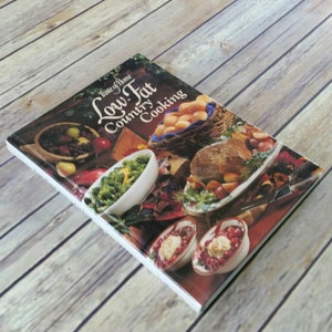 Vintage Taste of Home Cooking Low Fat Country Cookbook Hardcover Pictures 1997 Recipes