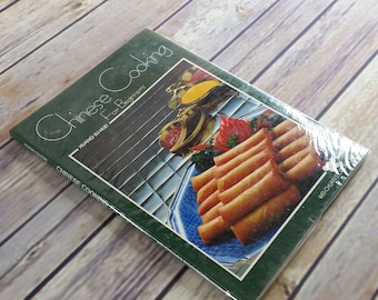 Vintage Cookbook Chinese Cooking For Beginners 1984 Paperback with Plastic Sleeve Huang Su-Huei Wei-Chuan Green