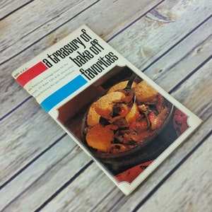 Vintage Pillsbury Cookbook A Treasury of Bake Off Favorite Recipes 1969