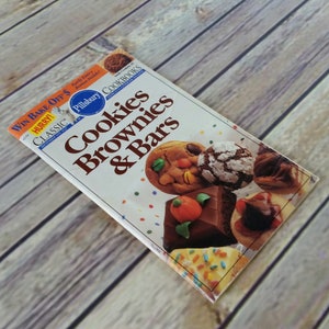 Vintage Cookbook Pillsbury Cookies Brownies and Bars Recipes  September 1991 Paperback Booklet