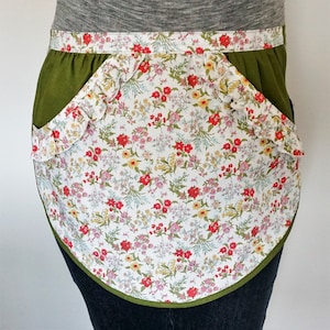 Peg/Pin Bag Apron, Retro Vintage Laundry Apron with Large Frilly Edged Pocket, Spring Florals, Half Apron, Utility All Purpose Apron for Her