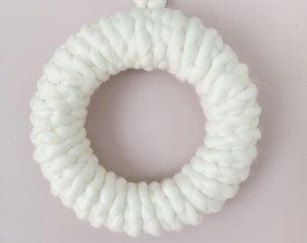 Farmhouse wall decor chunky yarn wreath - crochet wall hanging - handmade housewarming gift