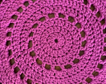 Chunky crochet accent rug - decorative dorm room area floor mat