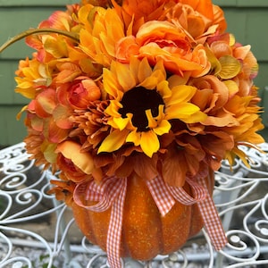 Fall Floral Pumpkin Centerpiece: Farmhouse Thanksgiving Decor