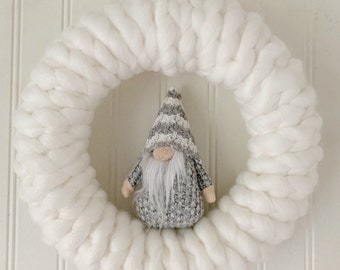 White chunky knit Christmas wreath - Holiday gnome decor