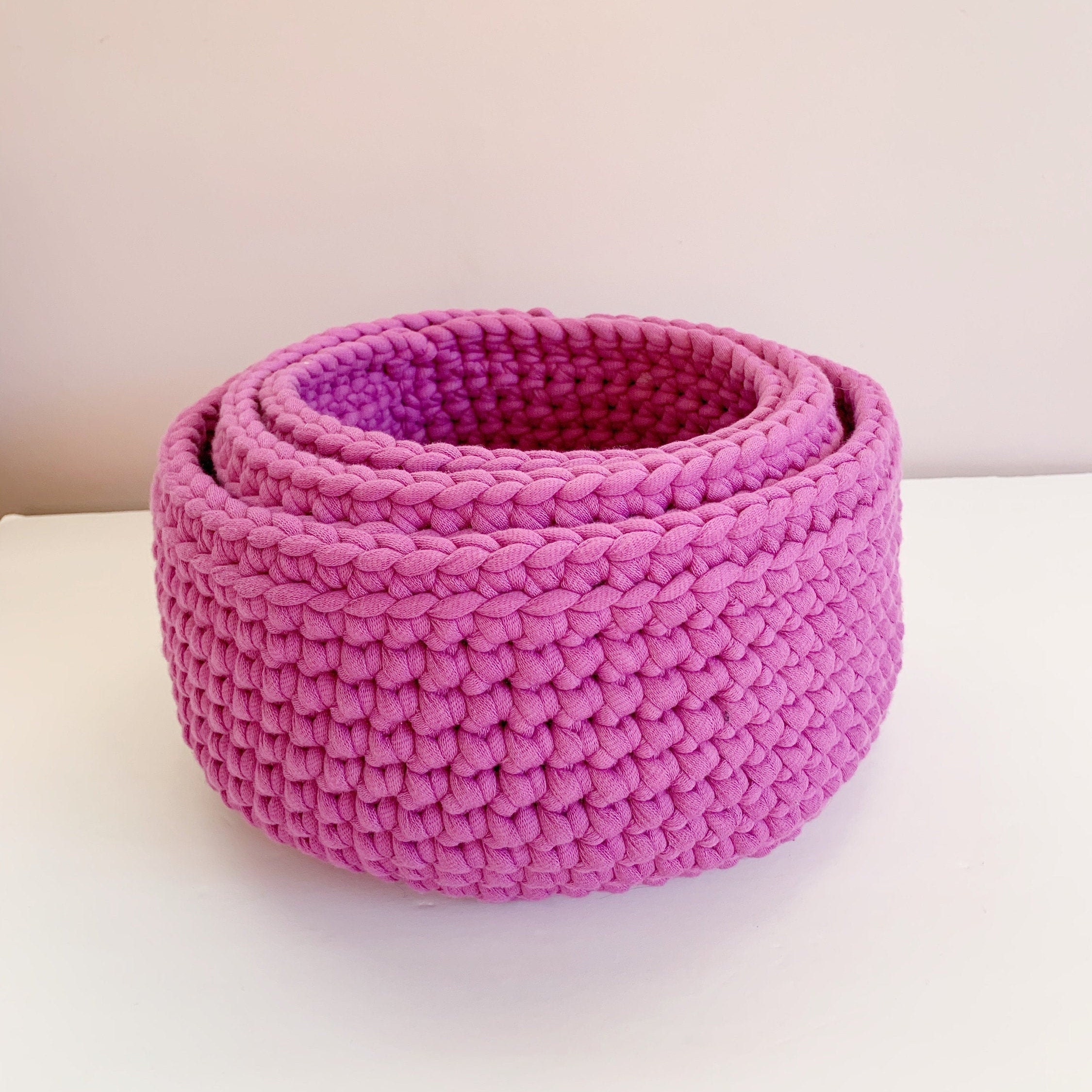 かぎ針編みの入れ子式バスケットセット - 手作りの蘭のピンクの収納