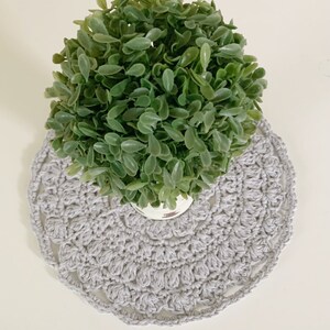 Gray round crochet doily - Farmhouse table decor - living room table mat cotton