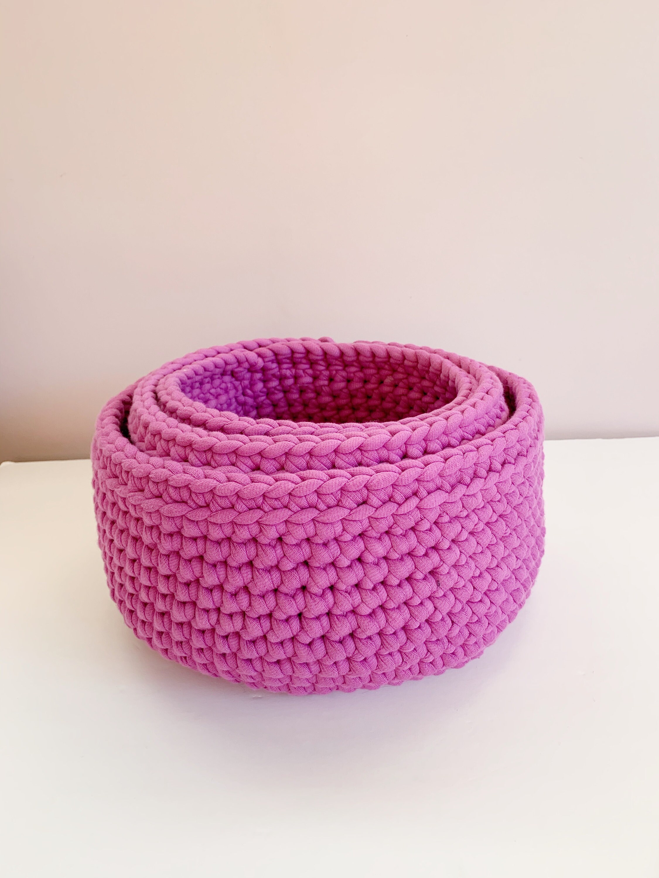 かぎ針編みの入れ子式バスケットセット - 手作りの蘭のピンクの収納