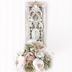 Shabby style flower arrangement wall decor - cottage chic wooden wall plaque with flowers