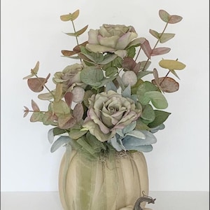 Pumpkin farmhouse decor centerpiece - Fall flower arrangement - French country decor