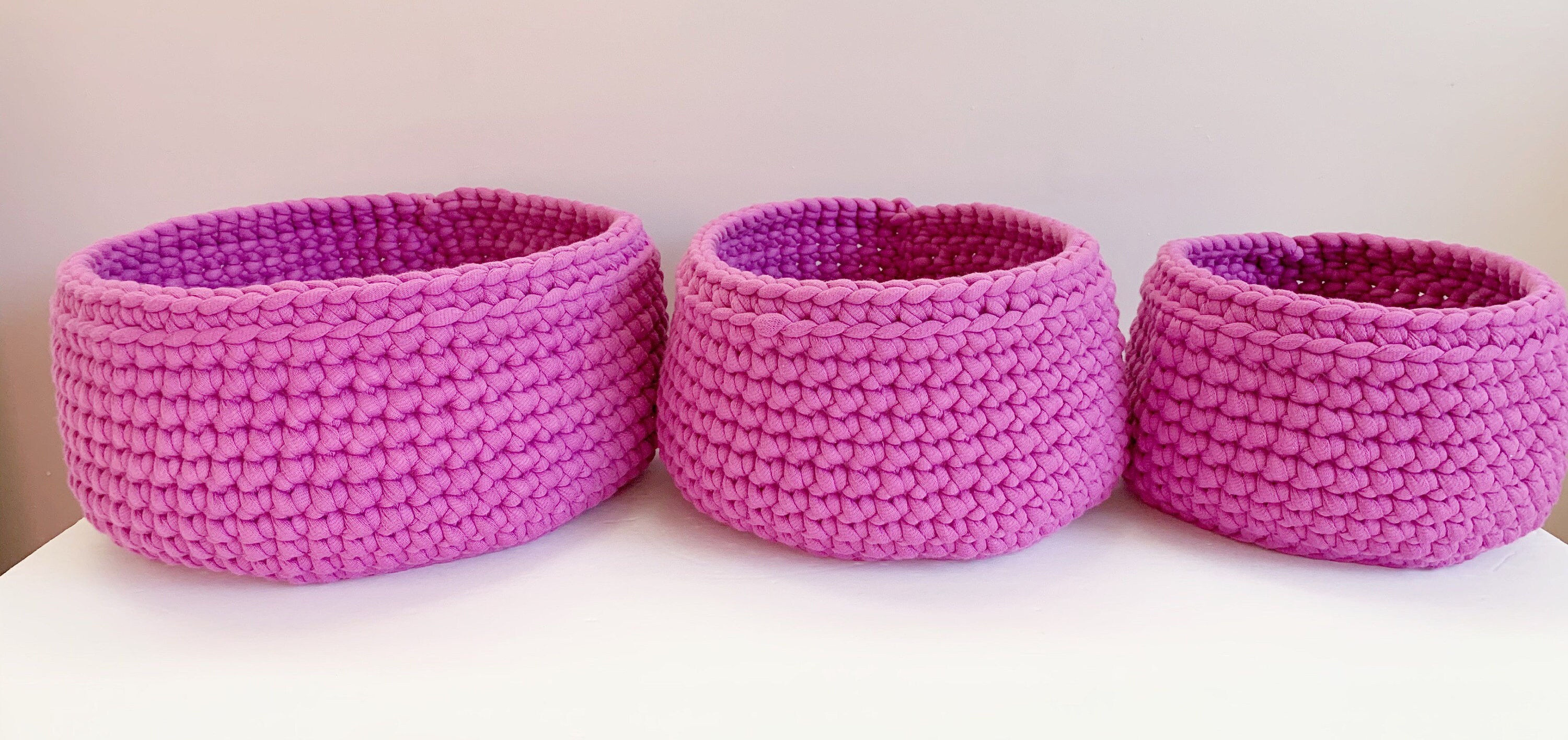 かぎ針編みの入れ子式バスケットセット - 手作りの蘭のピンクの収納