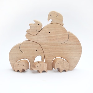 Wooden Elephants . Personalized Family of 7 gift . Family keepsake gifts Beechwood (light)