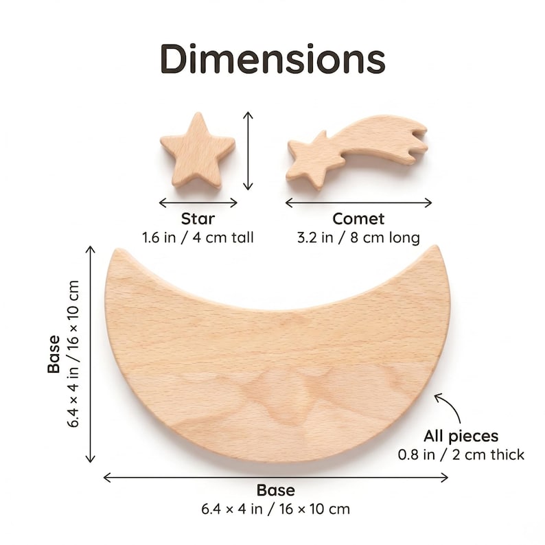 Pu&ograve; includere: Un set di tre forme in legno chiaro che include una stella, una cometa e una base a forma di mezzaluna. La stella &egrave; alta 4 cm, la cometa &egrave; lunga 8 cm, la base misura 16 per 10 cm e tutti i pezzi hanno uno spessore di 2 cm.