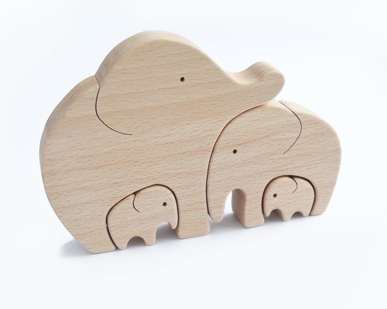Головоломка слон. Слоники семейные из дерева. Слон из деревяшек.