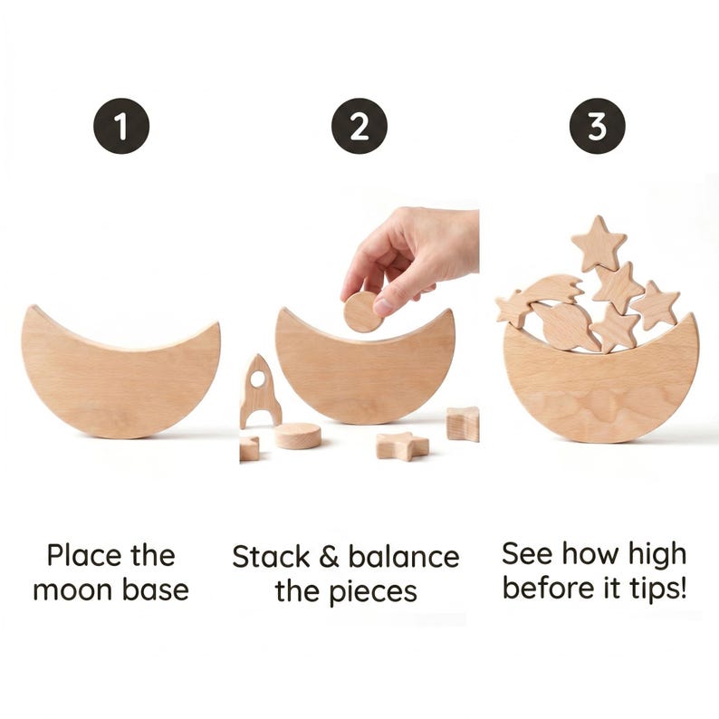 Pu&ograve; includere: Un gioco di equilibrio in legno con una base a forma di mezzaluna e varie forme a tema spaziale, tra cui stelle, un razzo e un pianeta. L'immagine mostra tre passaggi: 1. Place the moon base, 2. Stack & balance the pieces, 3. See how high before it tips!