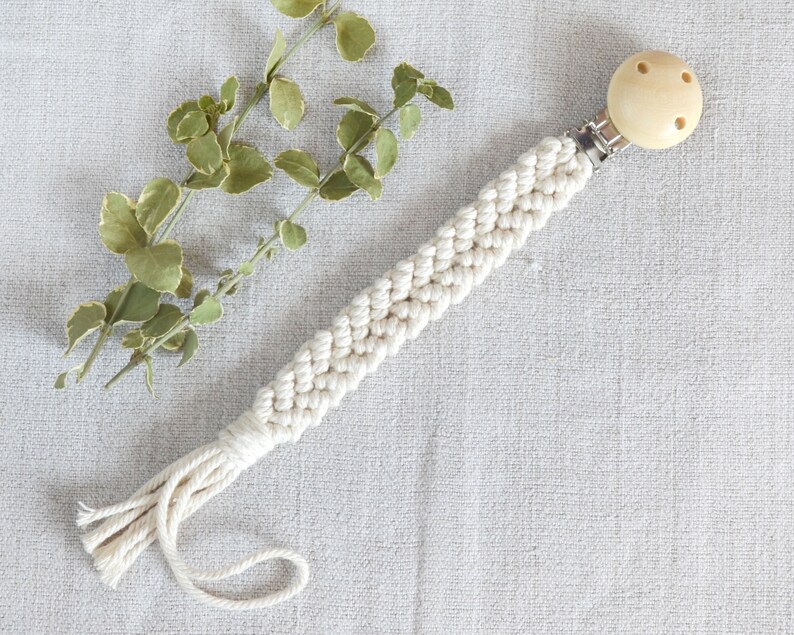 Подвеска кашпо из шнура. Подвеска для кашпо. Держатель для пустышки макраме. Держатели для туалета макраме. Держатель для макраме.