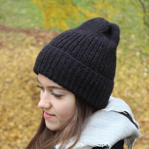 Zwarte muts met hoge bovenkant, ribgebreide muts met manchetten voor dames, warme gebreide muts van alpacawol voor de winter