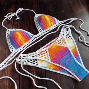 Bikini all&#39;uncinetto arcobaleno, costume da bagno all&#39;uncinetto multicolore, costume da bagno arcobaleno, bikini tie dye top e bottom, costume da bagno Ombre, set da bagno all&#39;uncinetto