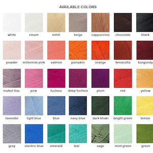 Puede incluir: Una carta de colores titulada AVAILABLE COLORS que muestra cuarenta y dos muestras cuadradas de hilo en varios tonos, incluyendo blanco, crema, arena, beige, capuchino, chocolate, negro, polvo, rosa, salm&oacute;n, naranja, terracota, borgo&ntilde;a, lila, fucsia, ciruela, rojo, amarillo, lavanda, azul, caqui, verde y gris.