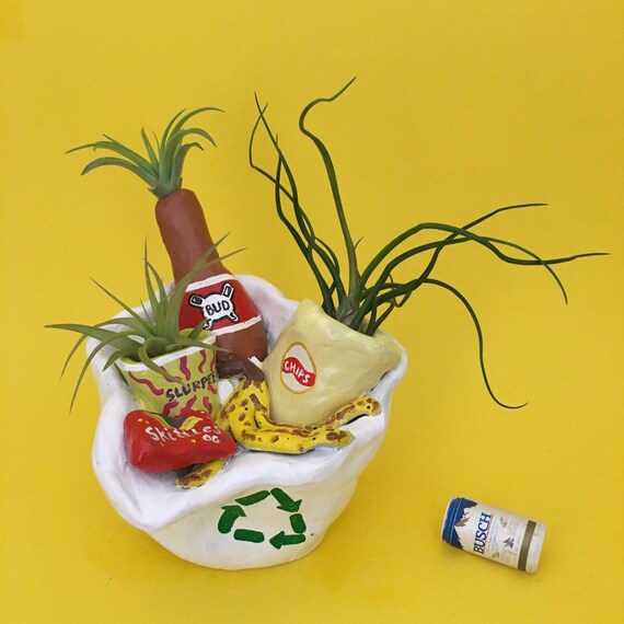 GARBAGE GIFT BASKET planter