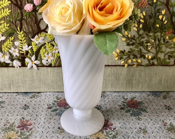 Milk Glass Vase for Flowers Vase Centerpiece Vase Decor Vase White Vase Vintage Vases for Wedding Vase Antique Vase for Decor Bouquet Holder