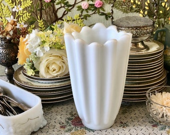 Milk Glass Vase for Flowers Vase Decor Vase Centerpiece Vases White Vase Vintage Vase Bouquet Vase Vintage Vase Antique Vases for Flowers