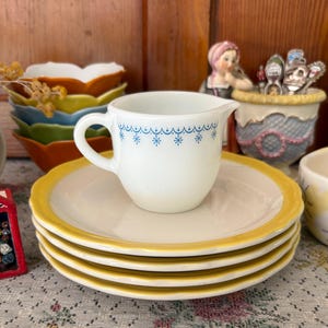 Creamer Pyrex Snowflake Garland Pyrex Creamer Pyrex Dishes Pyrex Garland Vintage Creamer Pitcher Creamer for Coffee Creamer Small Pitcher