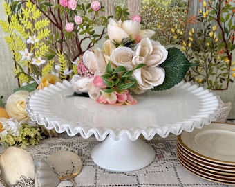 Assiette à gâteau en verre de lait Support à gâteaux en verre de lait Support à desserts Support à gâteaux de mariage Support à gâteaux blanc Support à cupcakes Plateau à gâteaux Fenton Silver Crest