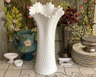 Milk Glass Vase for Flowers Vase Centerpiece Vase Decor Vase Vintage Vase Wedding Decor Bouquet Holder White Vase Bouquet Vases for Flowers