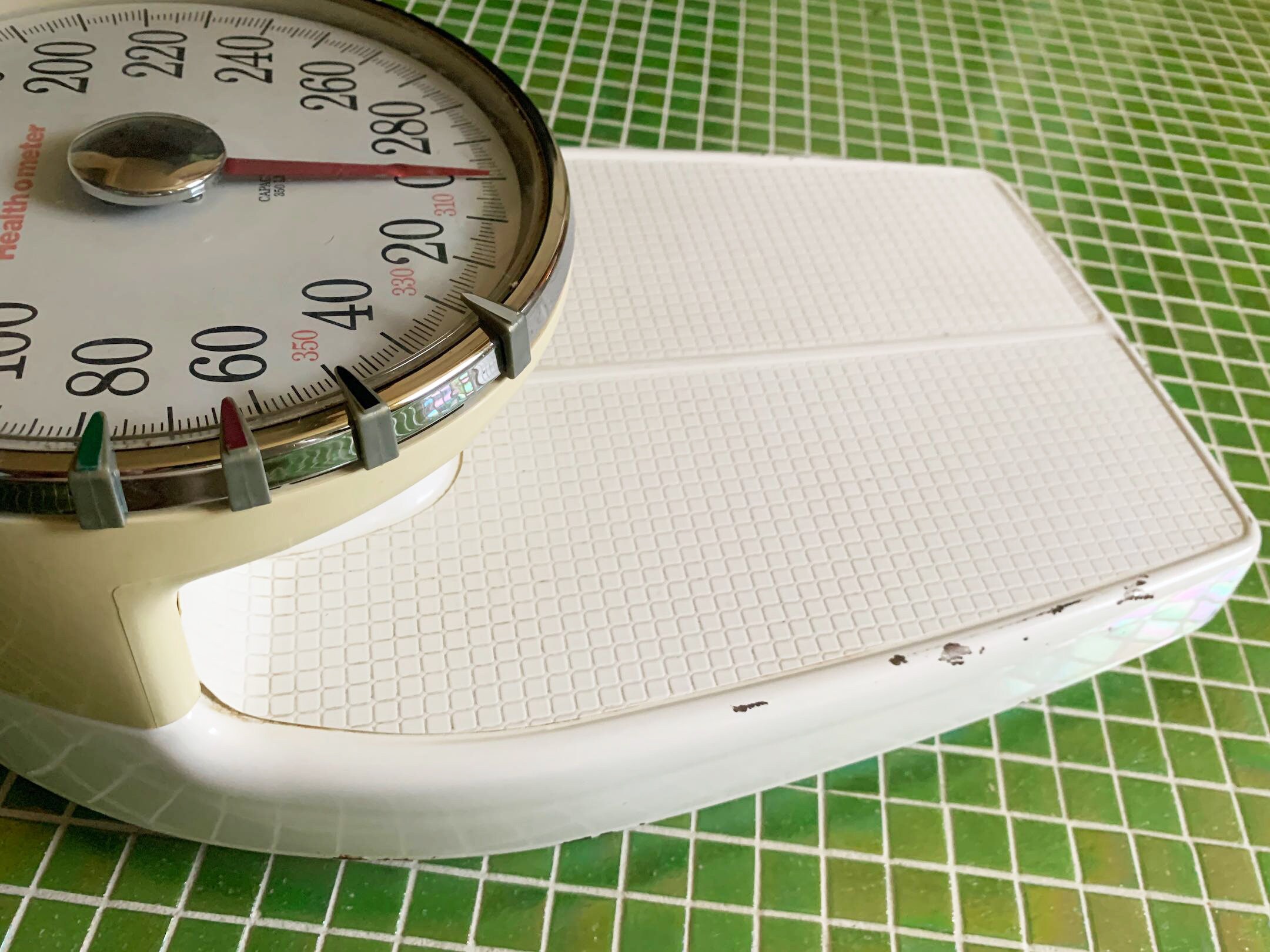vintage Metro Analog White 0 to 300 Lbs. Bathroom Scale - in good working  shape