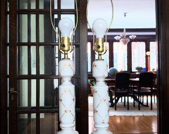 Vintage Lamp Table Lamp Antique Lamps Vintage Lighting Desk Lamp Floral Lamps Bedroom Lamp White Lamps Glass Lamp Vintage Light Old Lamps