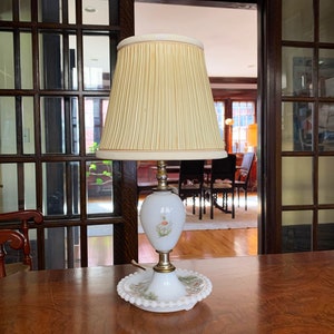 Vintage Lamp Table Lamp with Shade Antique Lamp Accent Lamp Shade Bedside Lamp Bedroom Lamp Vintage Lamps Milk Glass Lamp for Table Lamp Old