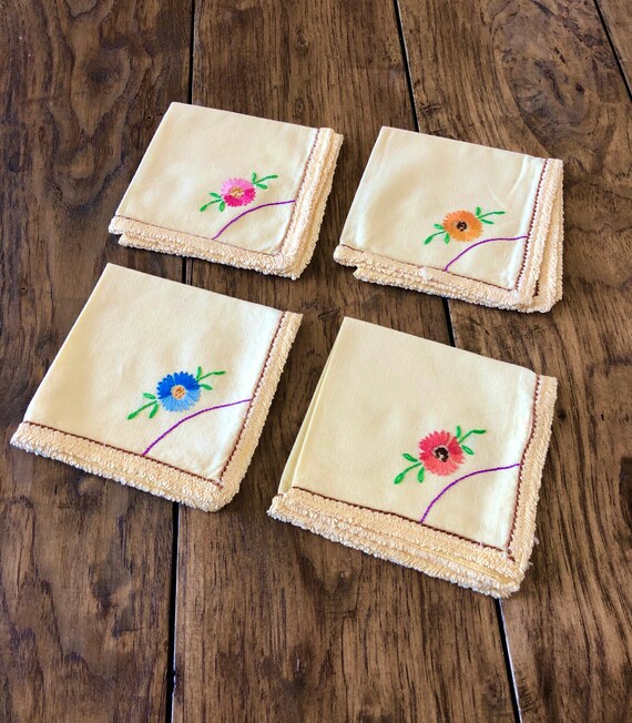 4 Cloth Napkins Vintage Napkins Vintage Linens Luncheon Etsy