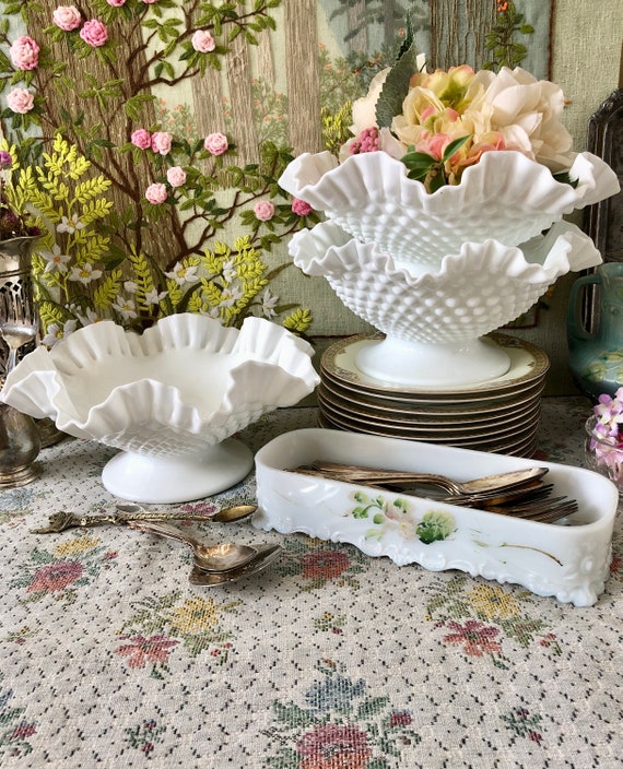 Dessert bowl with stand clearance