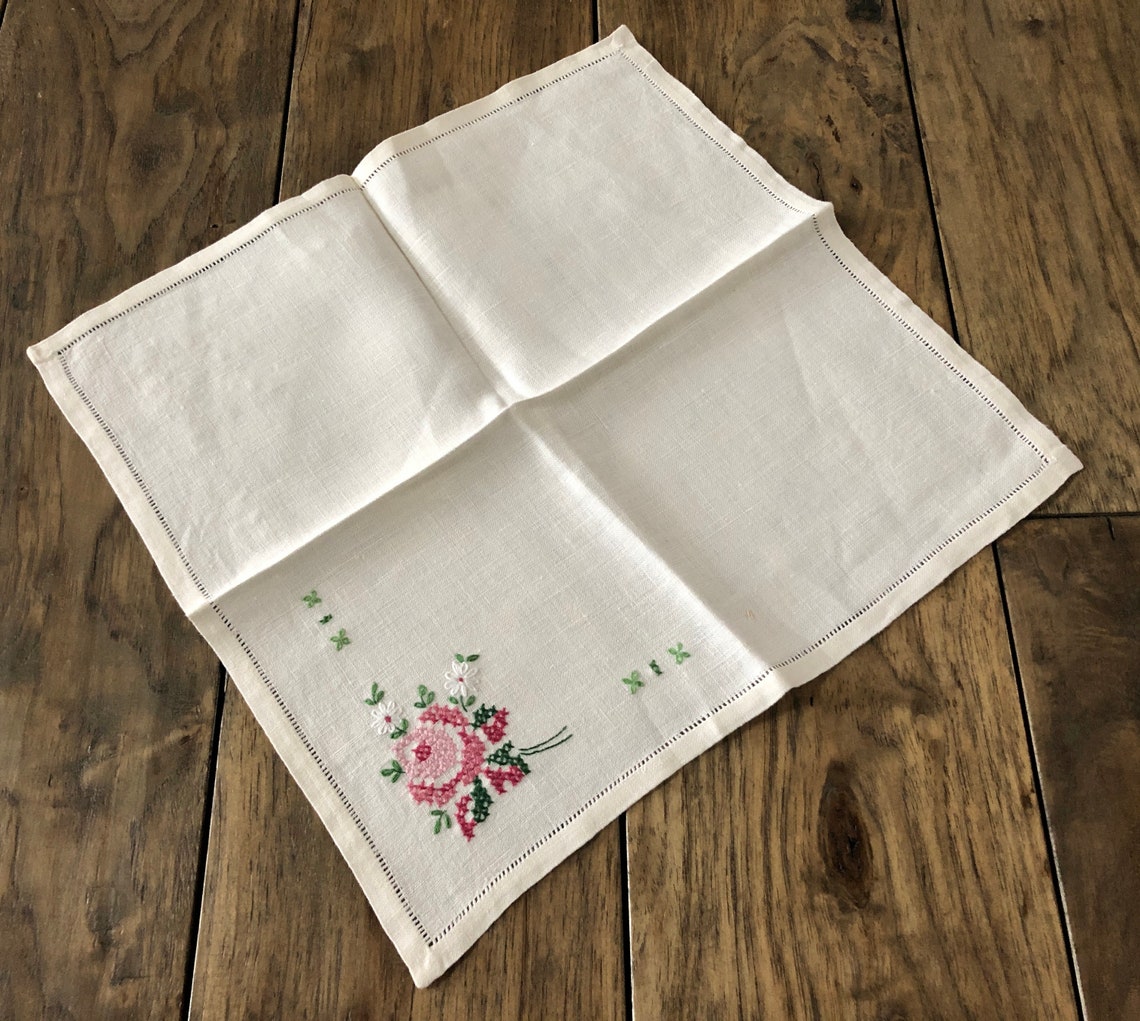 2 Cloth Napkins Vintage Napkins Vintage Cloth Napkins Floral Etsy