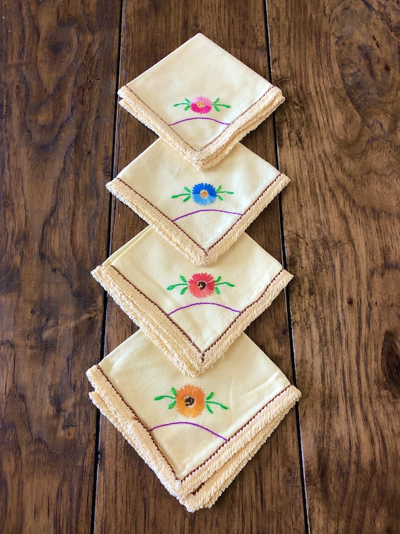 4 Cloth Napkins Vintage Napkins Vintage Linens Luncheon
