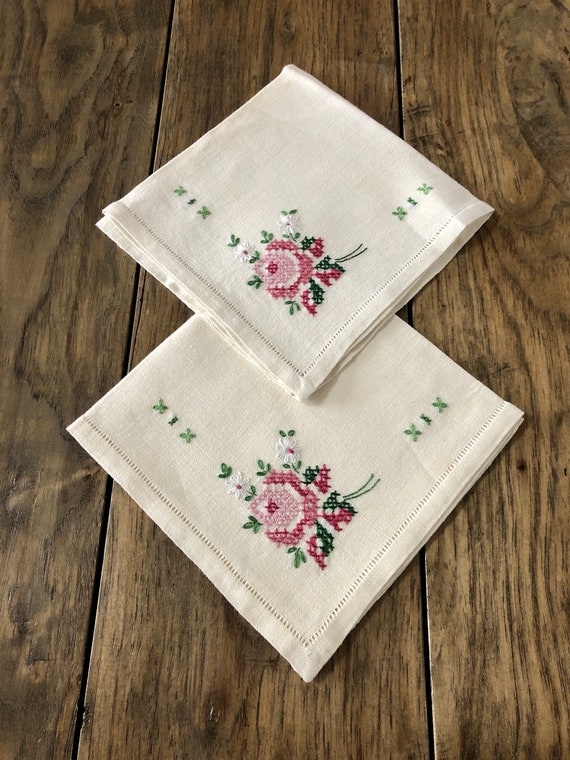 2 Cloth Napkins Vintage Napkins Vintage Cloth Napkins Floral Etsy