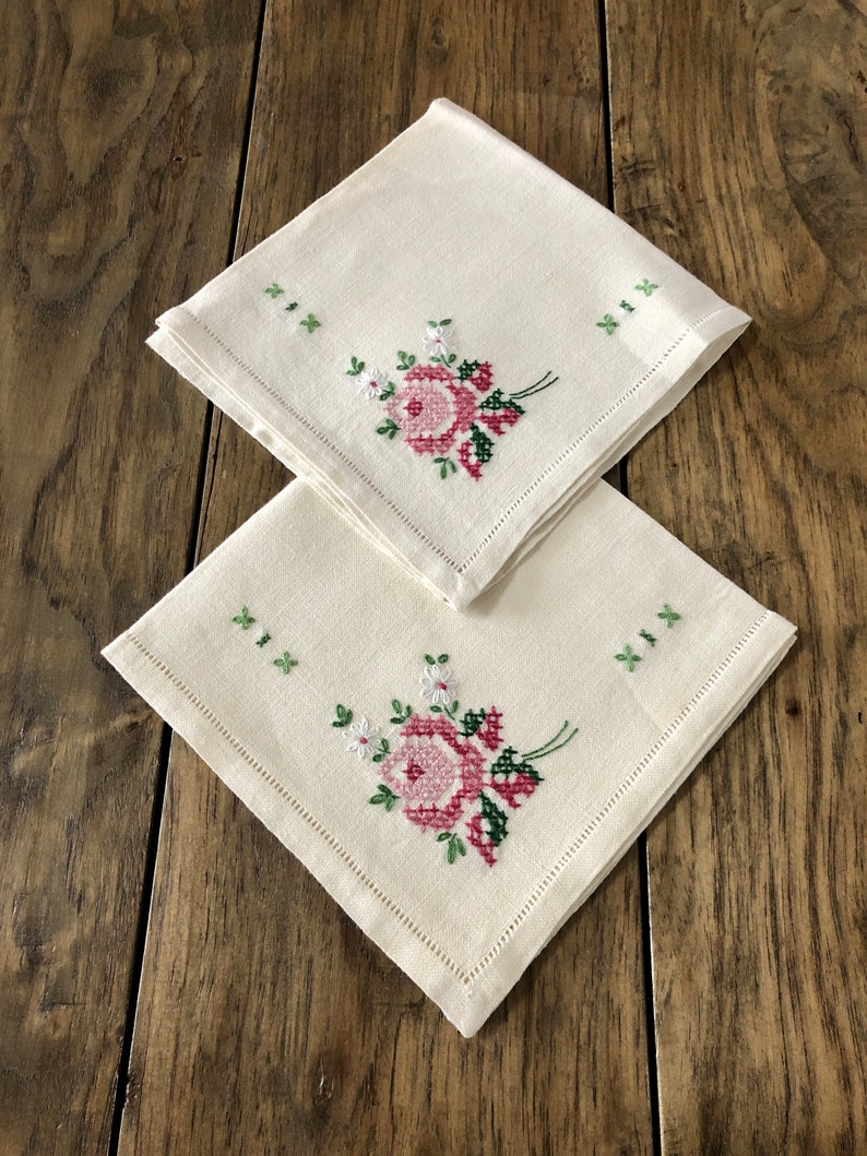 2 Cloth Napkins Vintage Napkins Vintage Cloth Napkins Floral Etsy