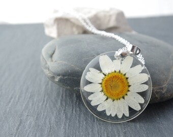 Real Daisy Necklace Pressed Flowers pendants Botanical Jewelry Real flower Pendants Eco Resin necklace Natural Terrarium Gift  for women