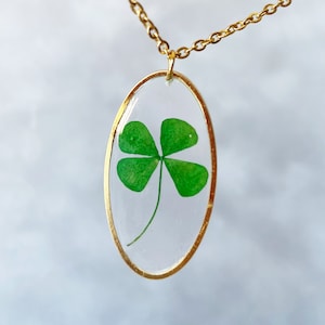Real Four Leaf Clover Necklace in Resin Necklace Gold Oval Lucky Charm Jewelry Shamrock Pedant Pressed Flower St Patrick gift for her Gold