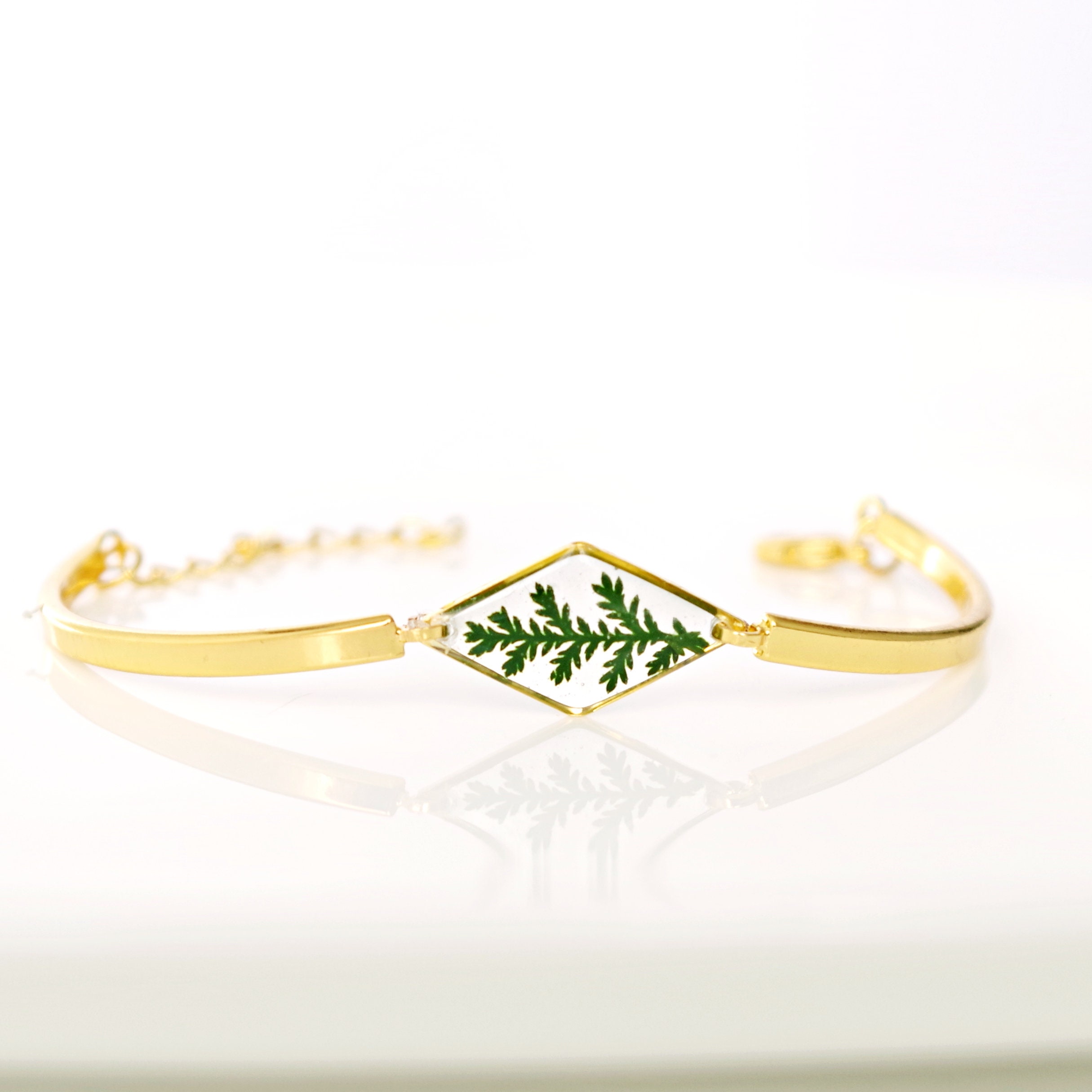 Green leaf bracelet | Leaf bracelet, Bracelets, Bracelet clasps