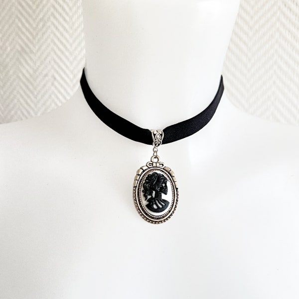 Lady Skull Cameo Black Choker, Collier de crâne Steampunk bijoux gothiques, Mariage médiéval, choker Renaissance, Cadeau pour elle