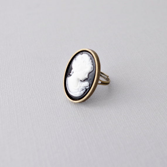 Vintage Lady Cameo Ring: Adjustable Bronze Victorian Jewelry