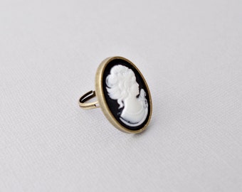 White lady cameo ring . Vintage cameo jewelry . Adjustable ring .