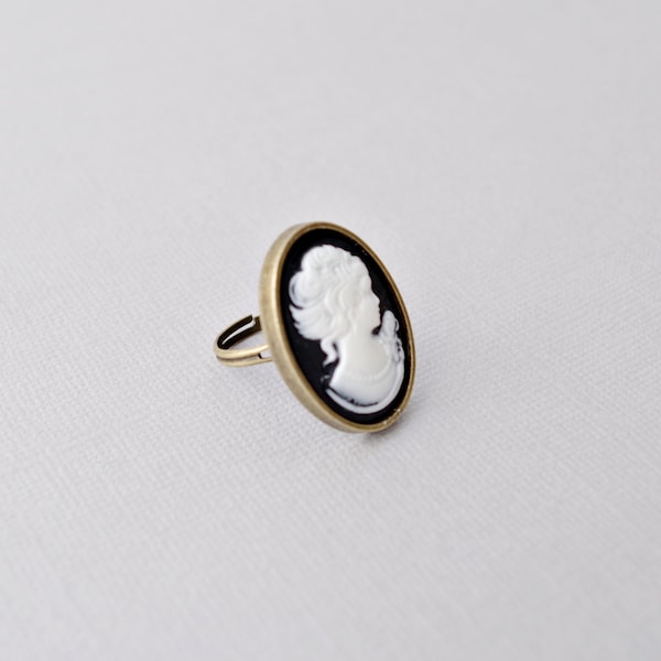 White lady cameo ring . Vintage cameo jewelry . Adjustable ring .