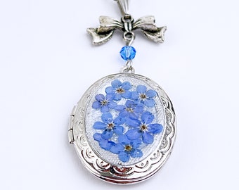 Collier médaillon avec fleur camée myosotis, anniversaire de juillet, médaillon photo avec pendentif fleurs bleues, cadeau pour la fête des mères