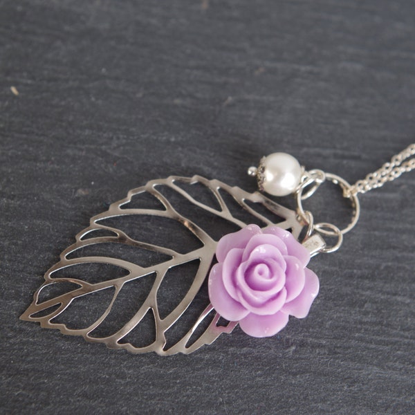 Collier de feuilles en filigrane Bijoux initiaux personnalisés Collier de perles de demoiselle d’honneur Rose Fleur Cadeau de fête des mères pour elle